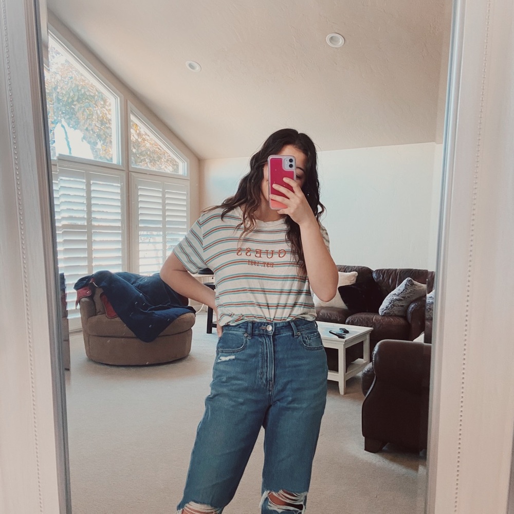 ✨SOLD✨ Guess tee shirt